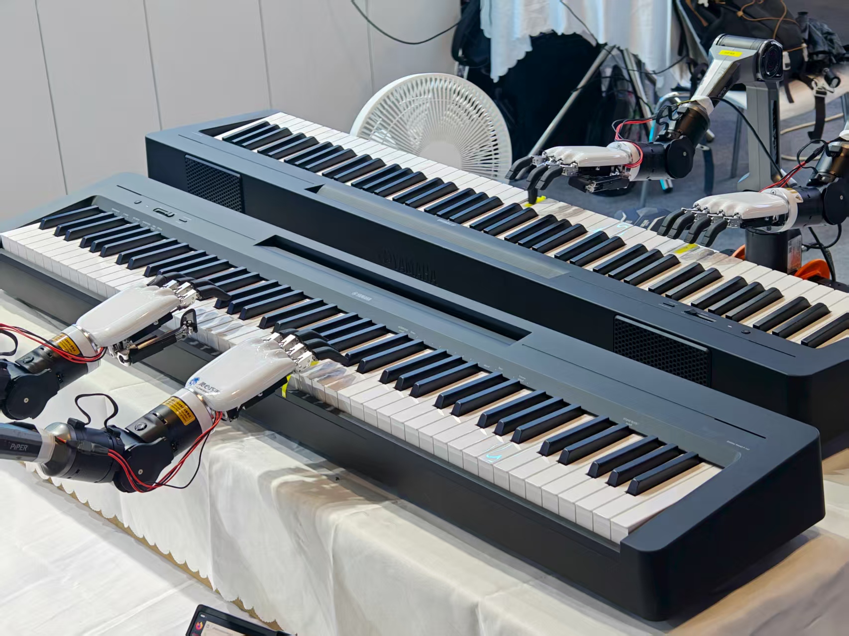 四手聯彈機器人